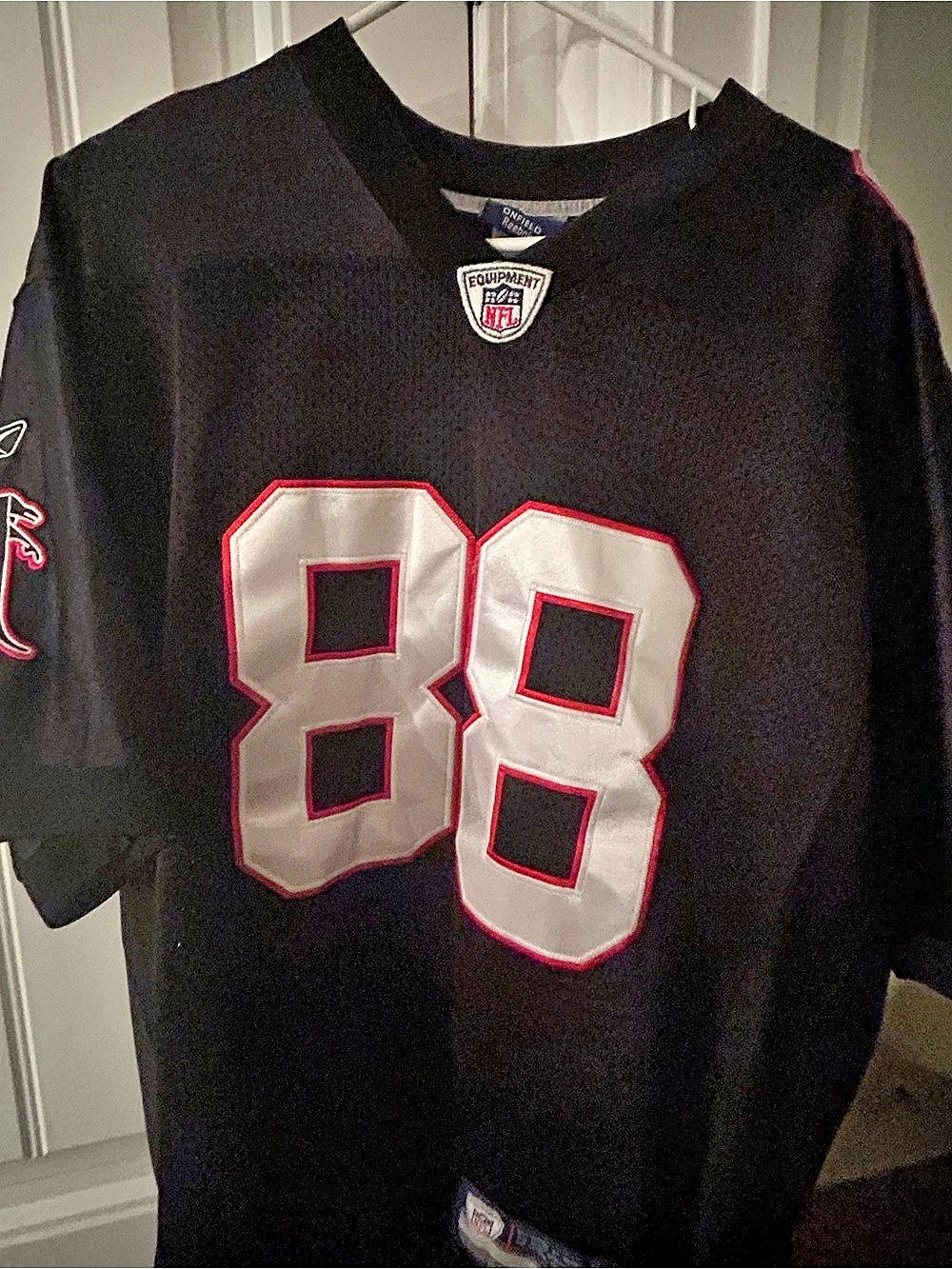 Atlanta Falcons 88 Gonzalez Jersey Black & Red Like New